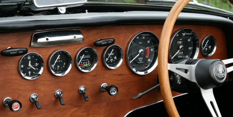 Lotus Elan Dashboard © Smiths Instruments https://www.smiths-instruments.co.uk/blog/classic-lotus-elan-corners-the-sixties